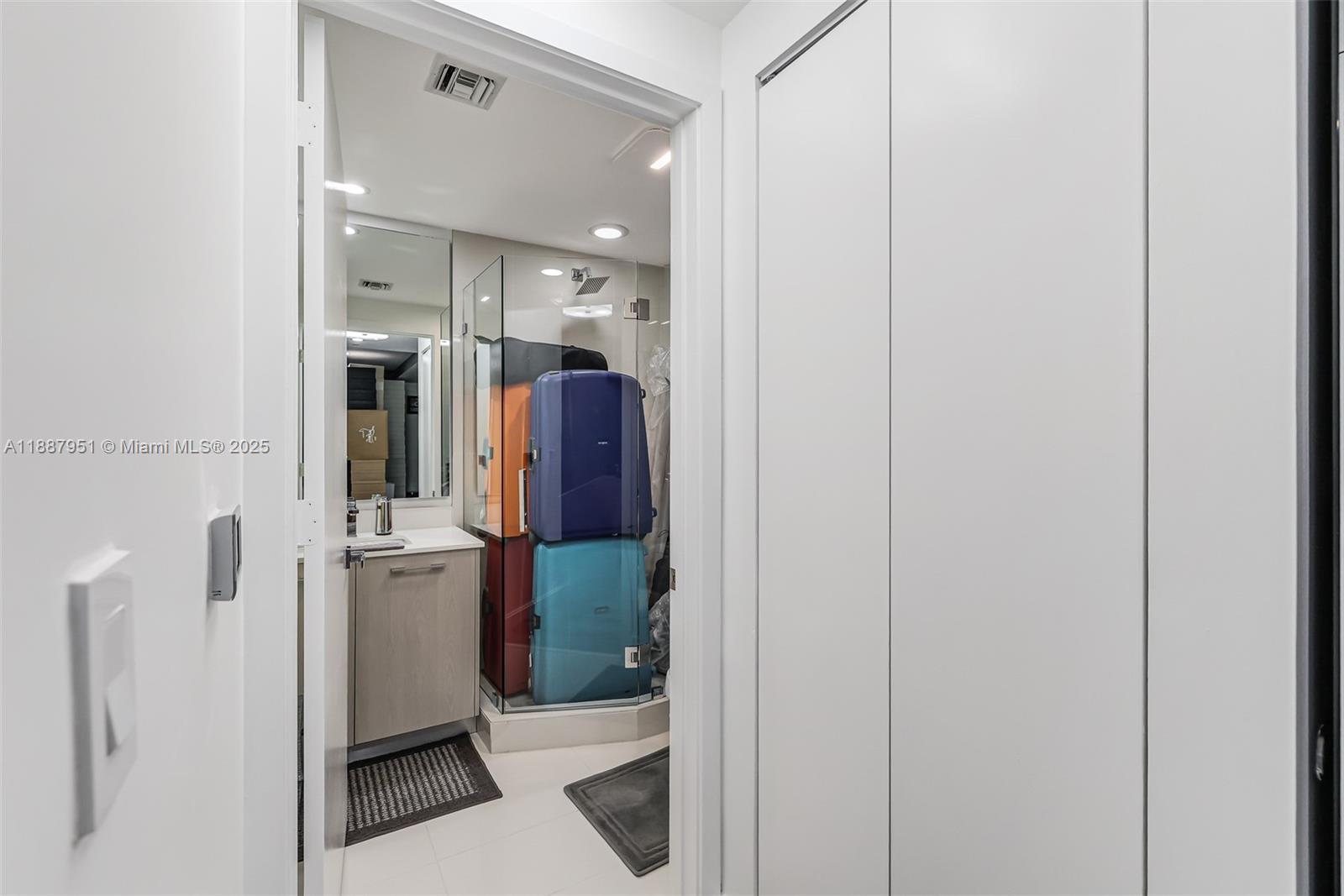 BRICKELL HEIGHTS EAST CON - Residential Lease