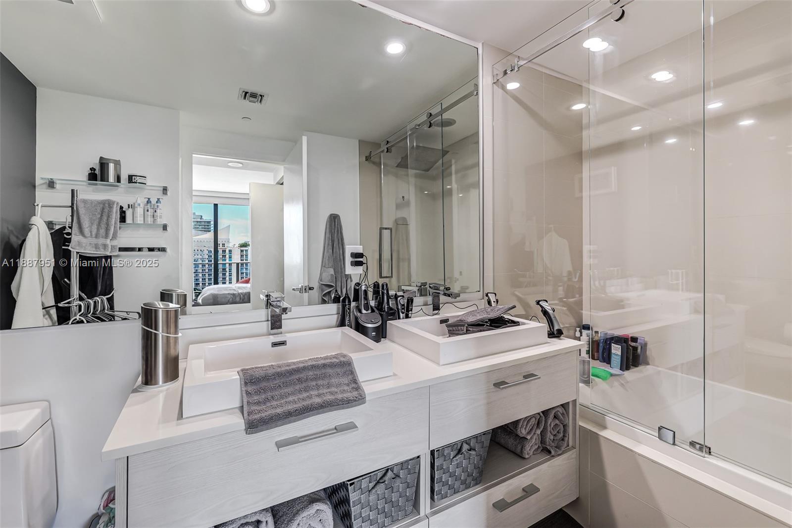 BRICKELL HEIGHTS EAST CON - Residential Lease