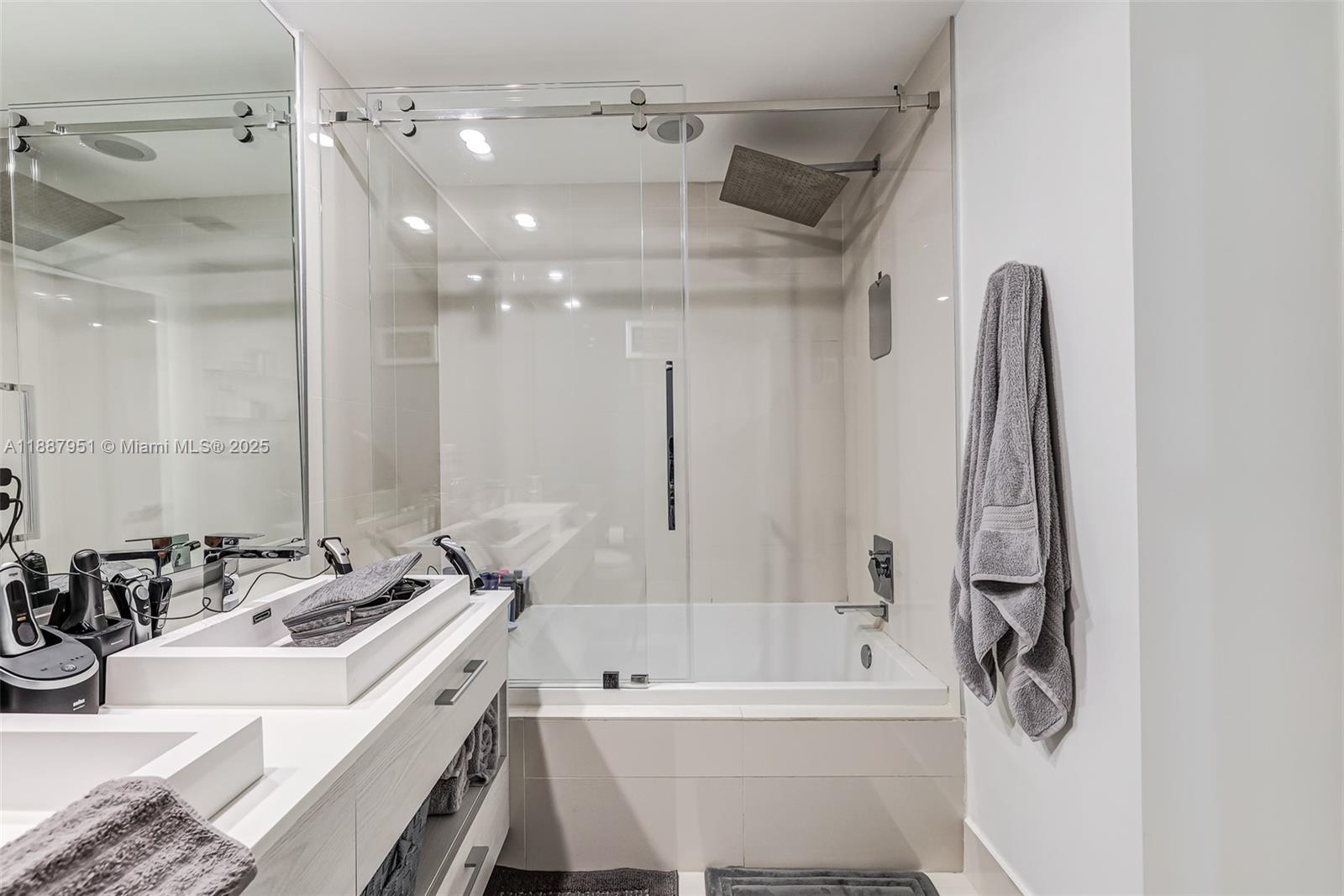 BRICKELL HEIGHTS EAST CON - Residential Lease