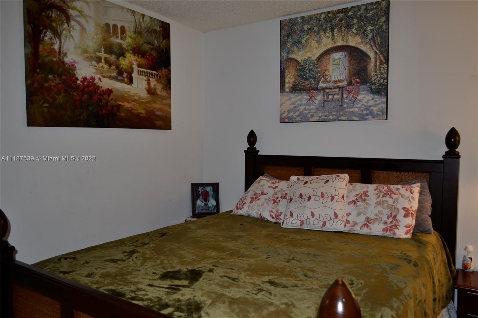 SUMMER LAKE CONDO - Residential