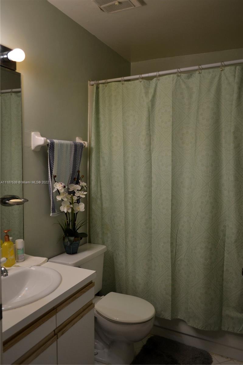SUMMER LAKE CONDO - Residential