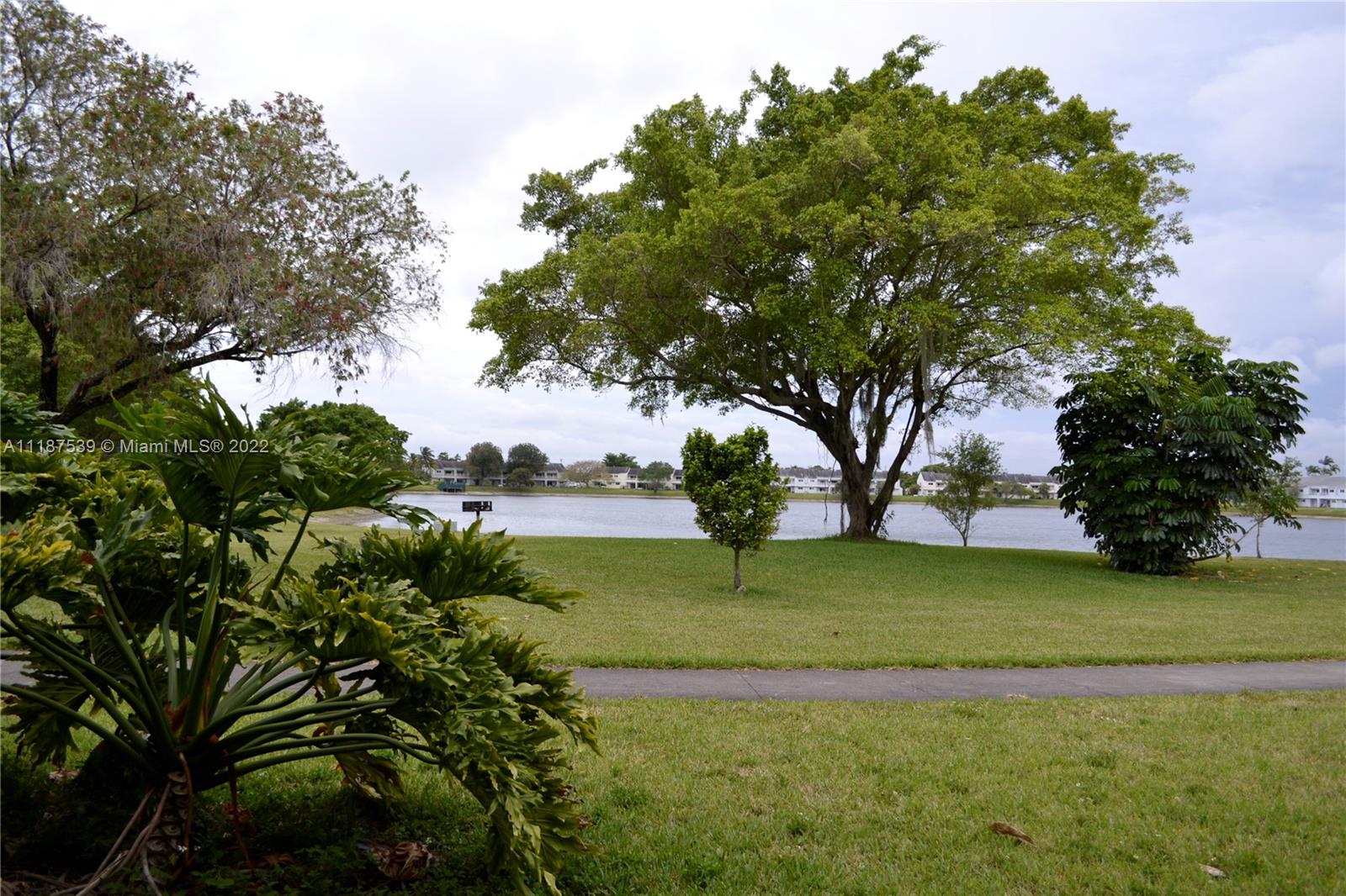 SUMMER LAKE CONDO - Residential