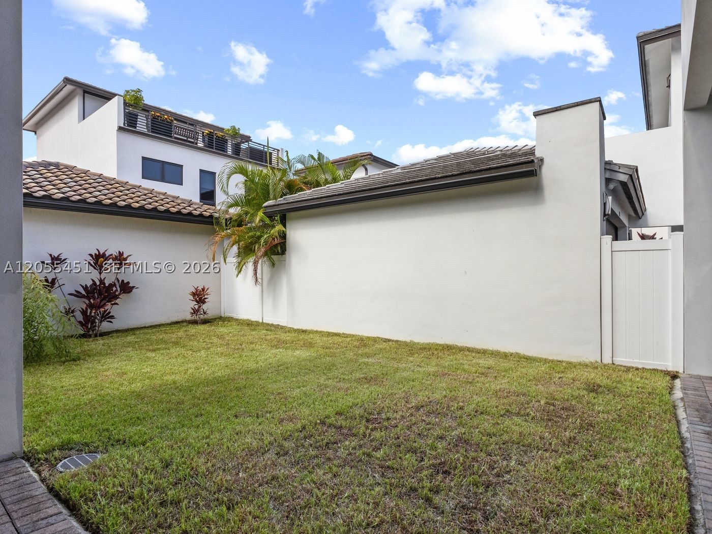 DOWNTOWN DORAL SOUTH PHAS - Residential