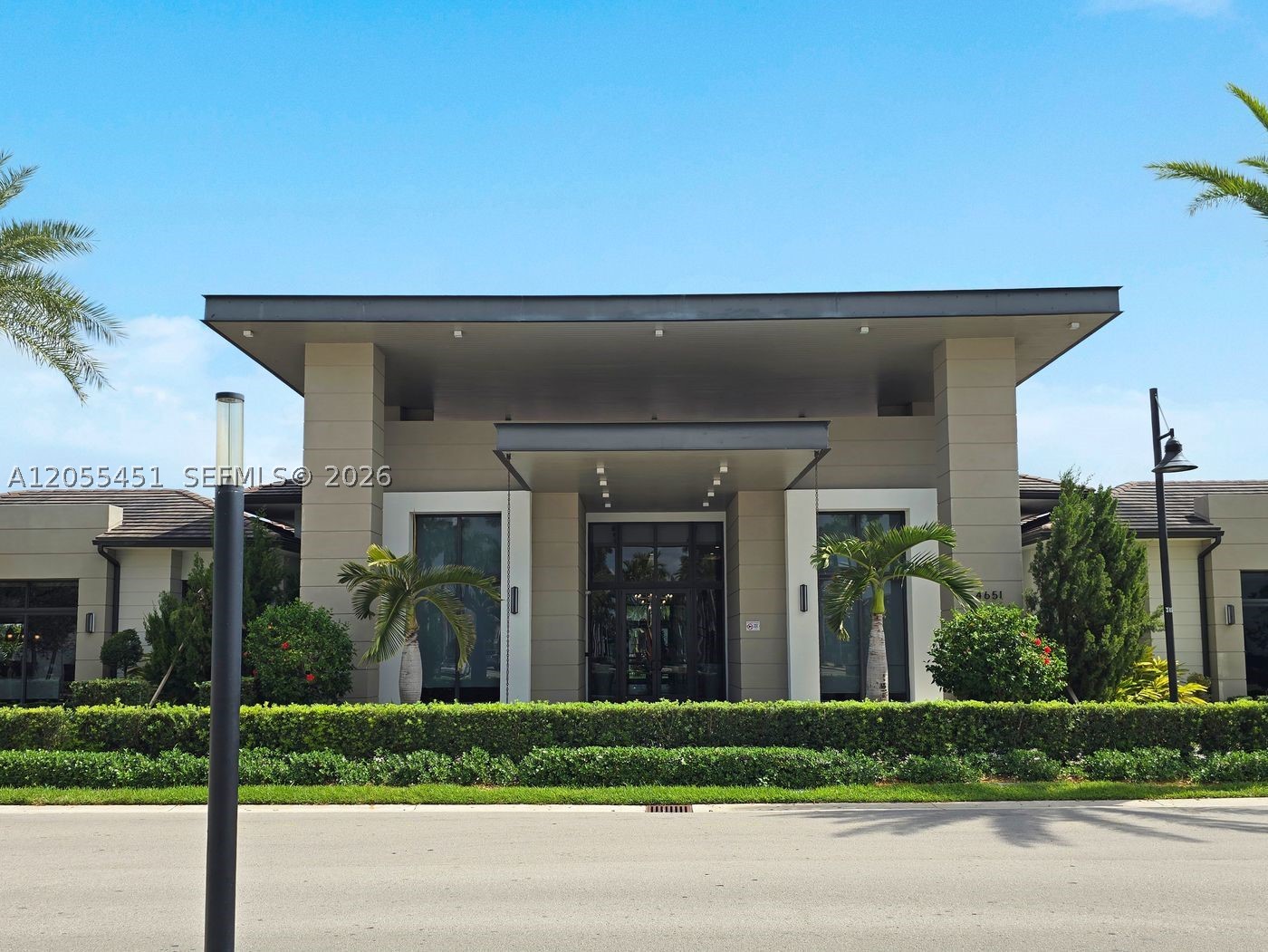 DOWNTOWN DORAL SOUTH PHAS - Residential
