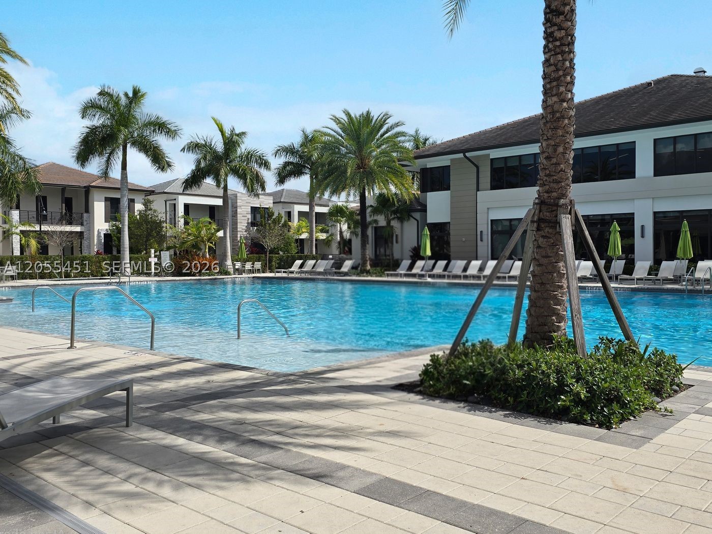 DOWNTOWN DORAL SOUTH PHAS - Residential