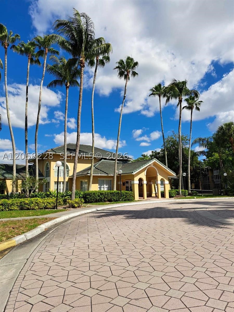 WINDWARD LAKES CONDO - Residential