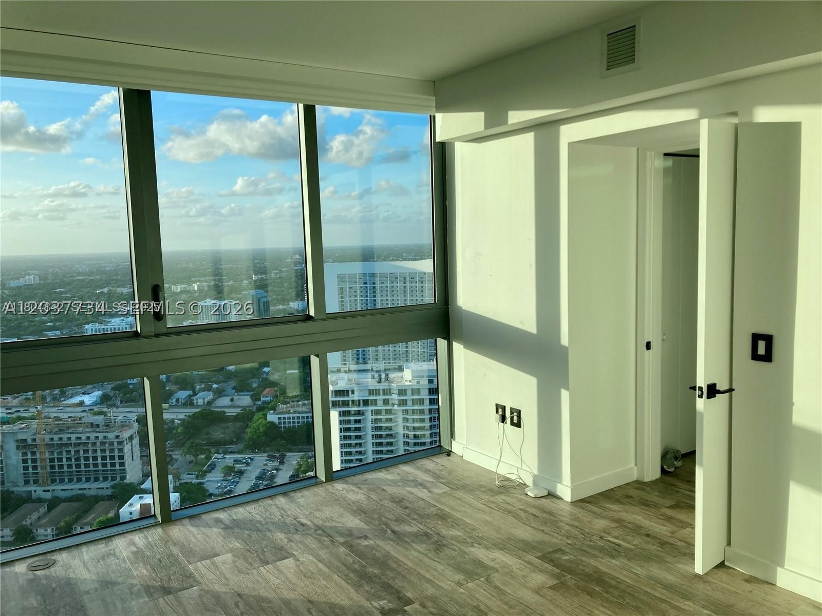 PARAISO BAY CONDO - Residential Lease