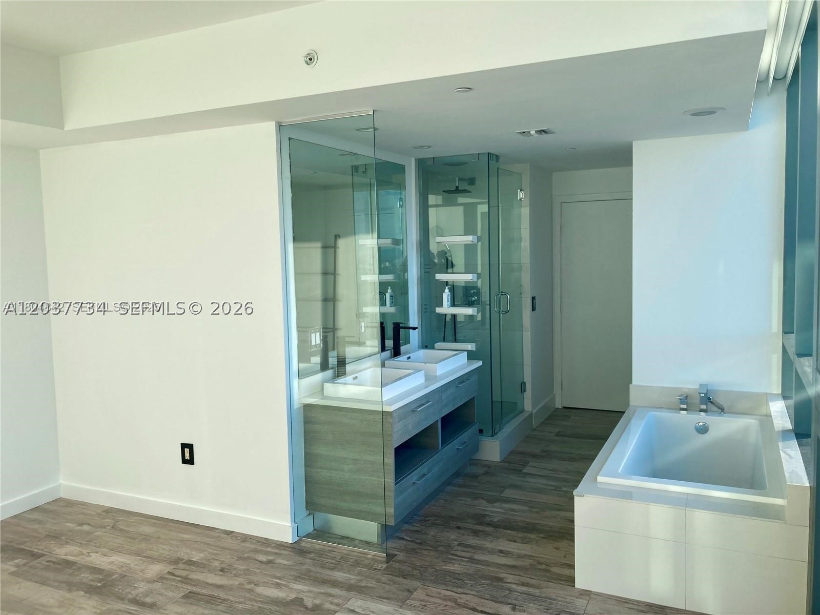 PARAISO BAY CONDO - Residential Lease