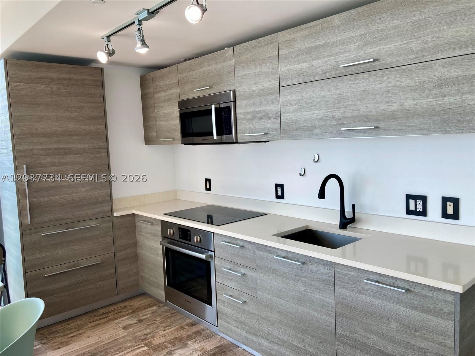 PARAISO BAY CONDO - Residential Lease