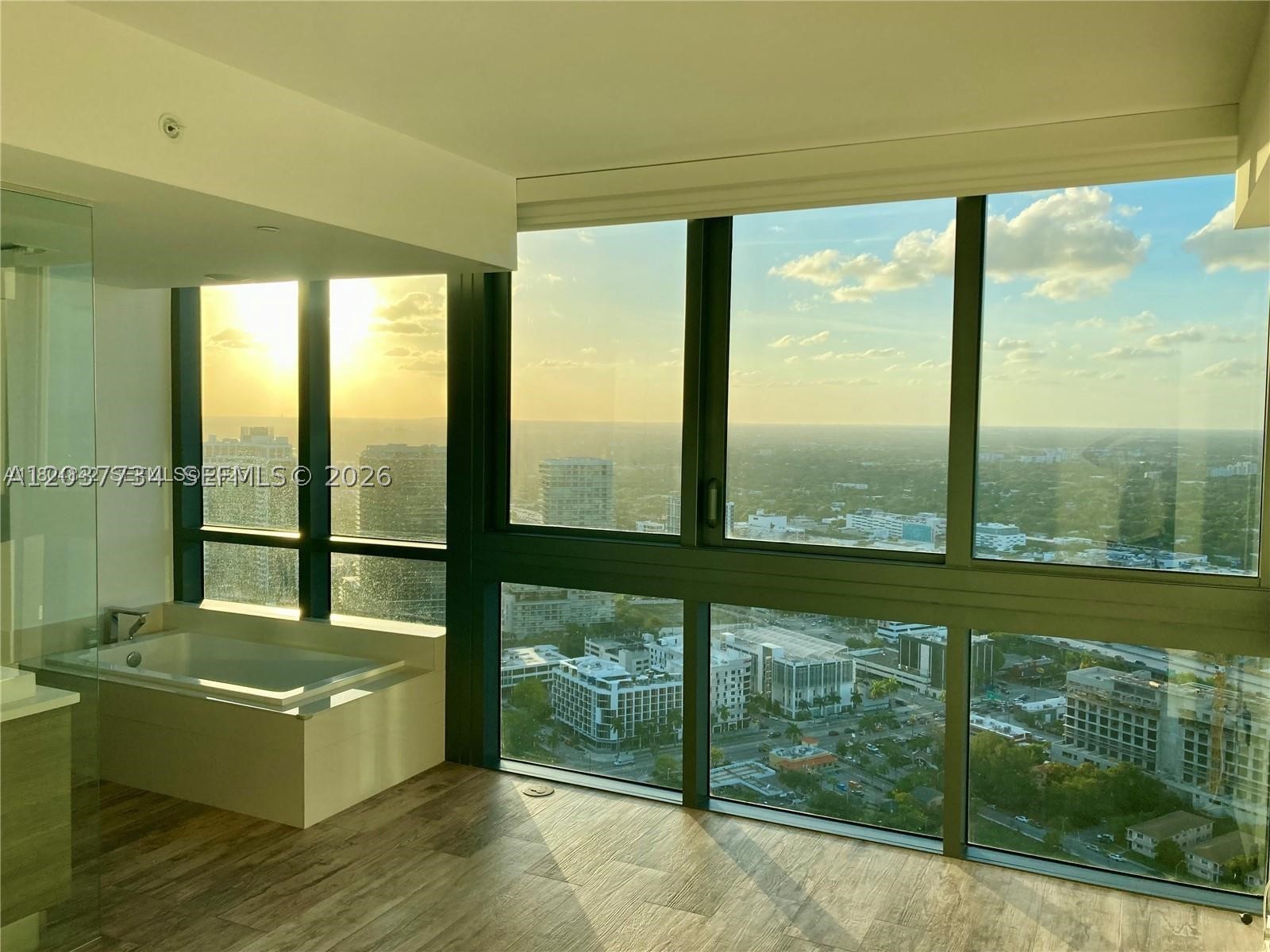 PARAISO BAY CONDO - Residential Lease
