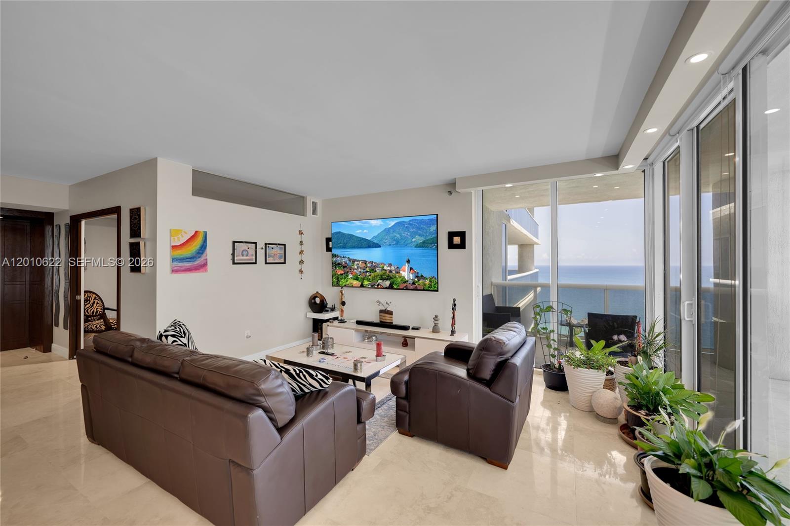 BEACH CLUB III - Residential
