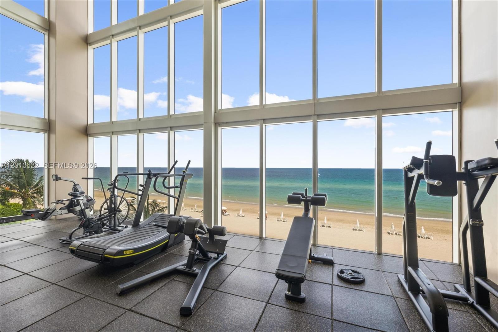 BEACH CLUB III - Residential