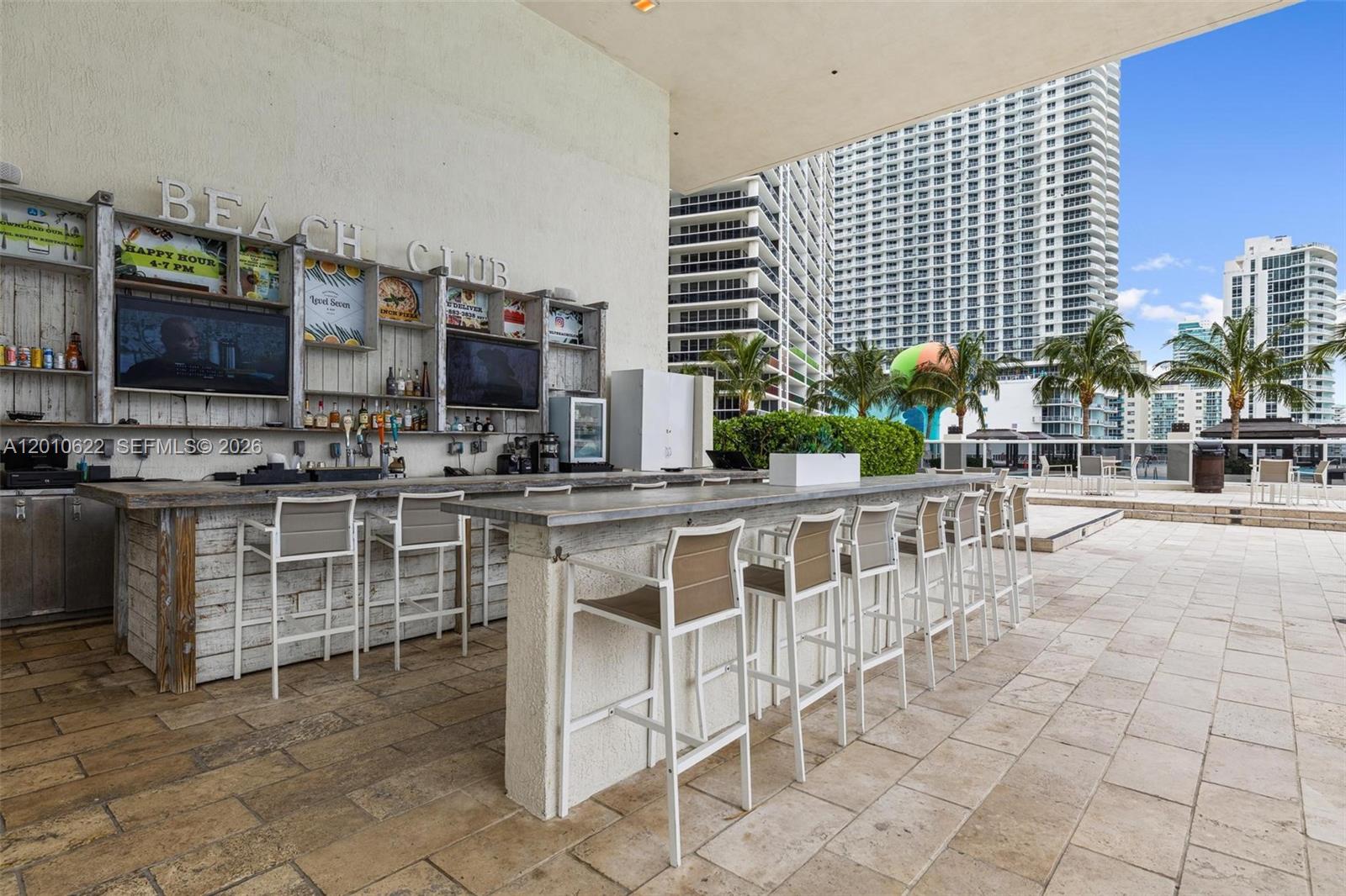 BEACH CLUB III - Residential