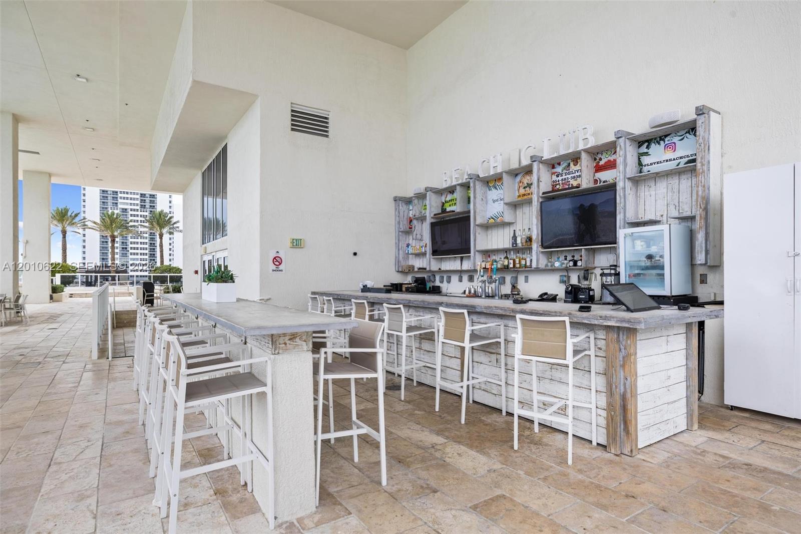 BEACH CLUB III - Residential