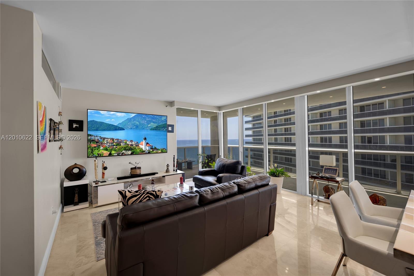 BEACH CLUB III - Residential