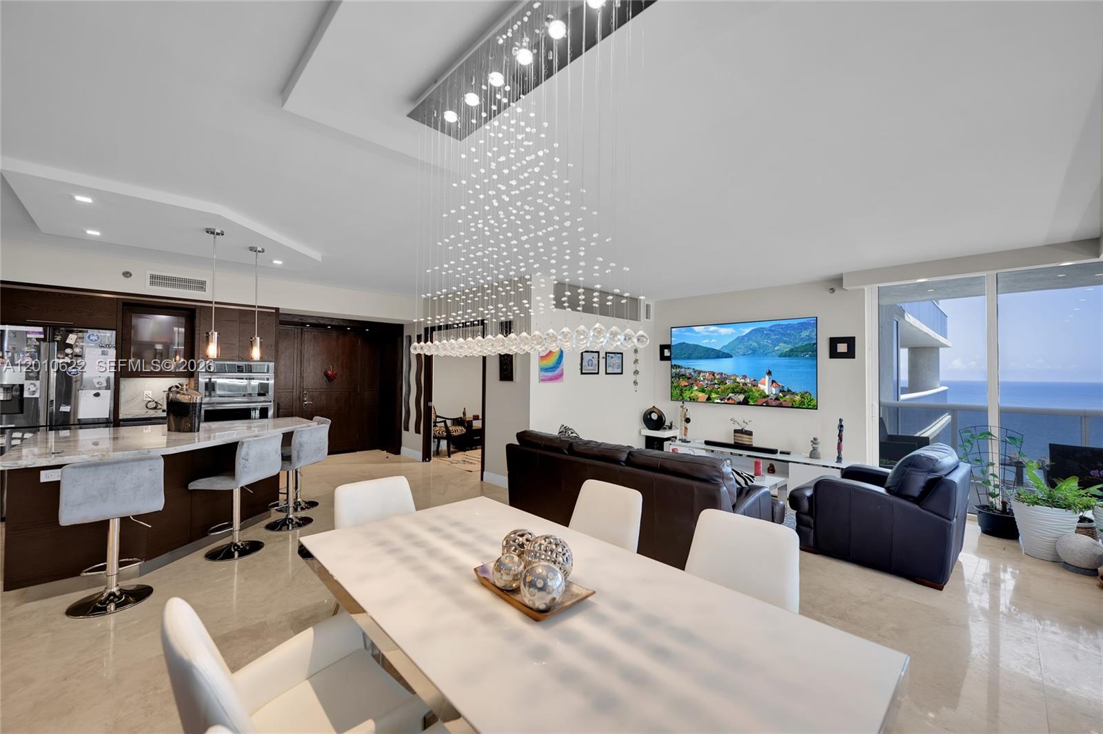 BEACH CLUB III - Residential