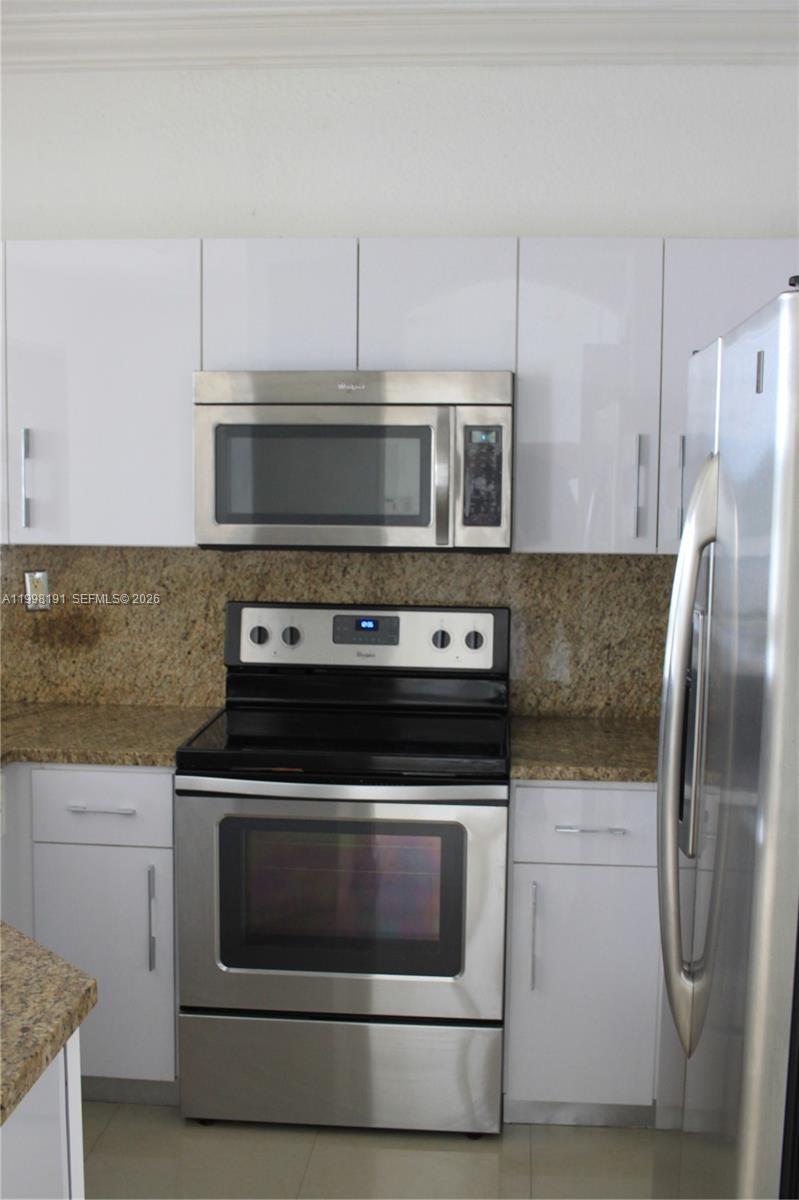 DORAL ISLES NORTH SEC TWO - Residential Lease