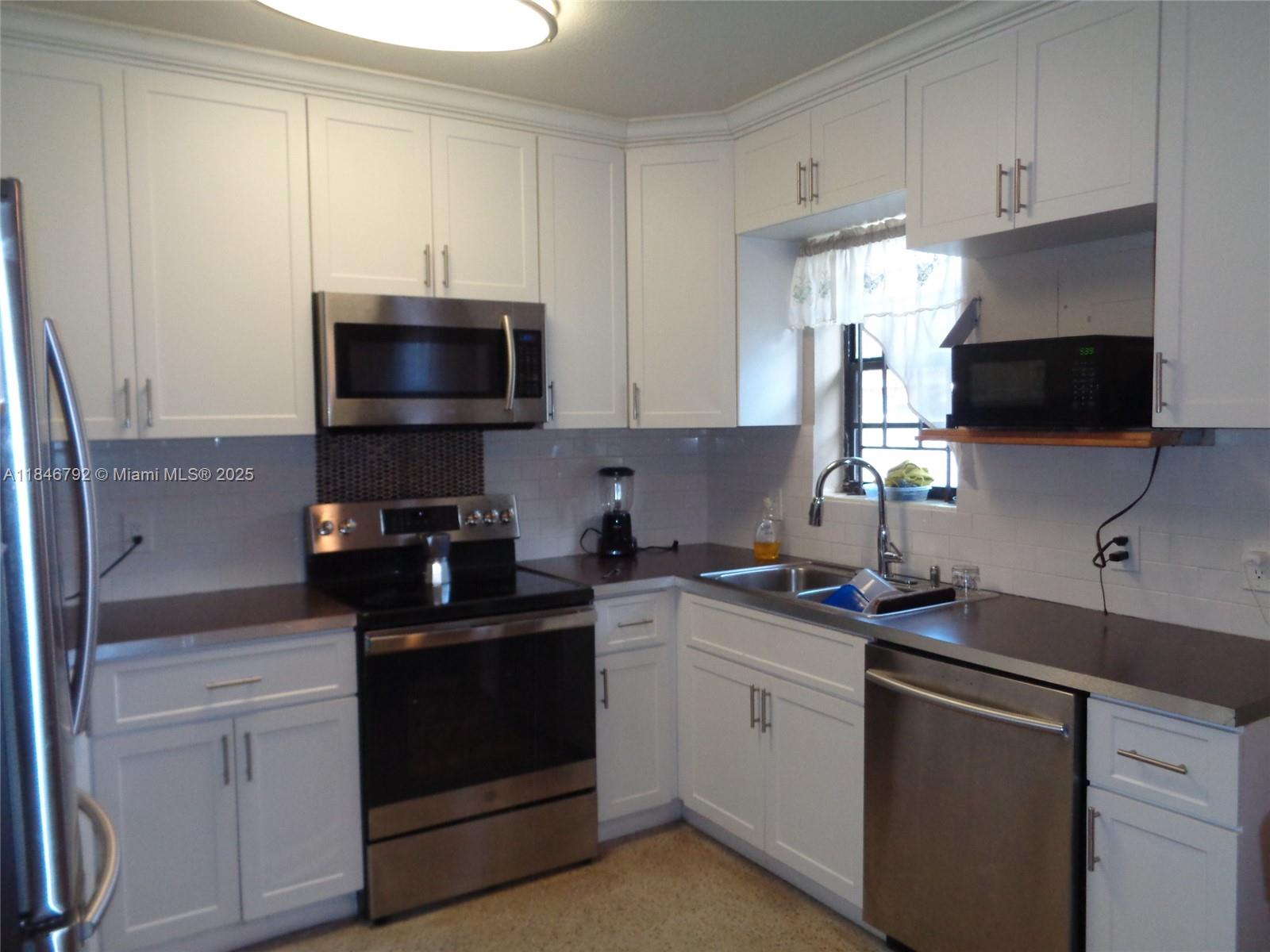 MYRTLE GROVE - Residential