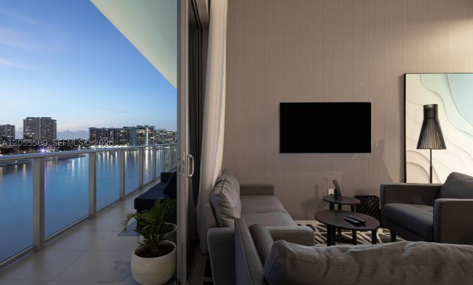HYDE BEACH HOUSE - Residential Lease