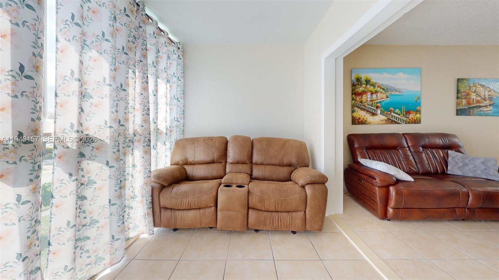 ORIOLE GOLF & TENNIS CLUB - Residential