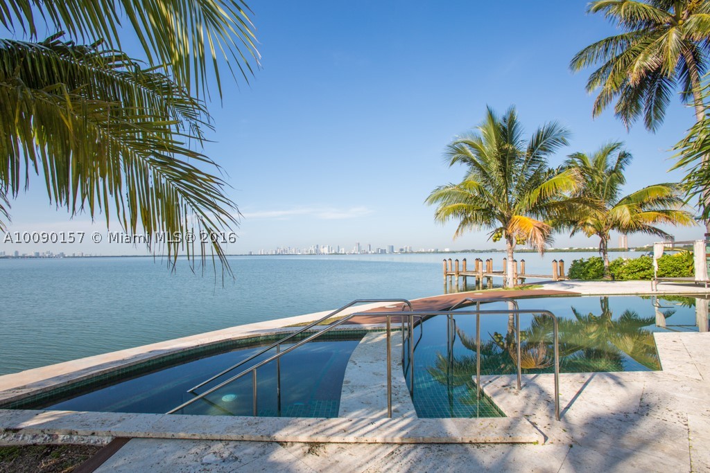 Completely updated home on one of the South Florida's best pie shaped bay front point lots. Breath taking Downtown Miami/Miami Beach skyline views with 215 Feet of water frontage & approved permits to build an oversized dock with lift. Expansive great rooms with high vaulted ceilings, updated kitchen, impact windows and doors throughout/ 4 bedrooms in the main house + 1 bed/1bath in the detached guesthouse ample driveway with porte-cochere/electric gate. Exclusive/Guard gated North Bay Island.