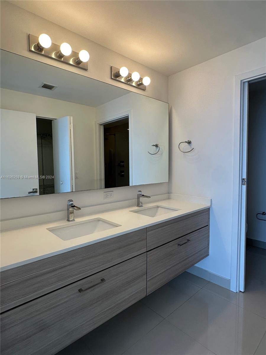 BAY HOUSE MIAMI CONDO - Residential