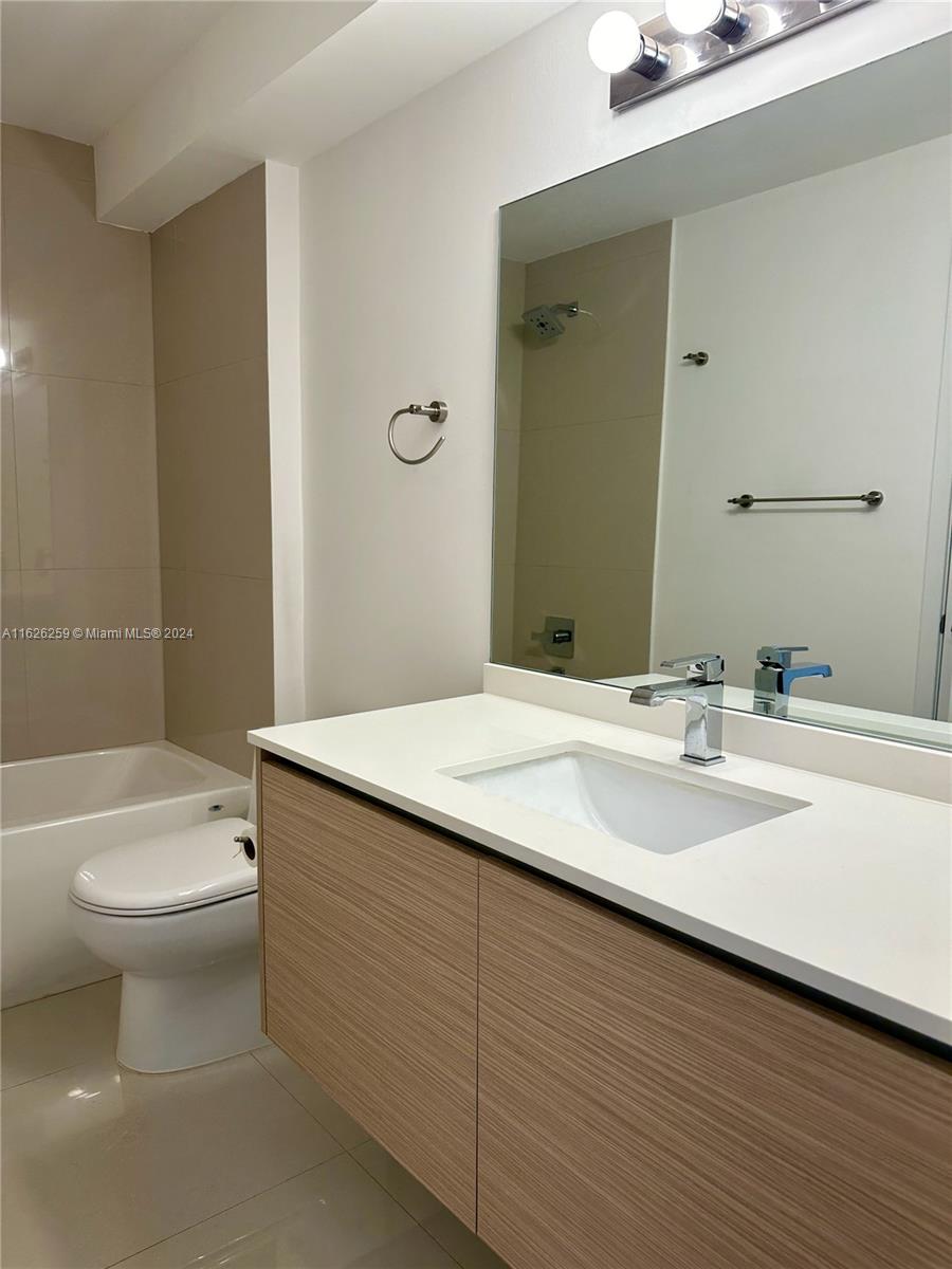 BAY HOUSE MIAMI CONDO - Residential