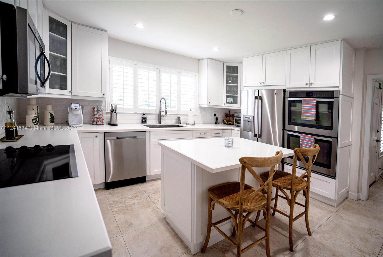 SUNSET CIRCLE - Residential Lease