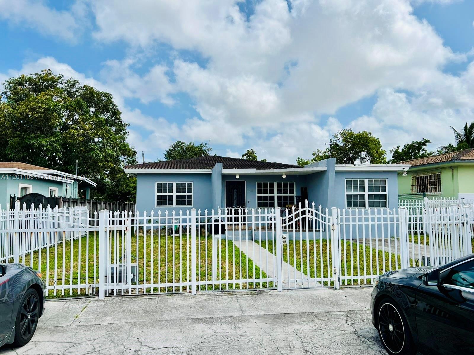 Very good house for sale in Hialeah, it has 4 bedrooms and 2 full bathrooms, very comfortable for a large family. make your appointment today.