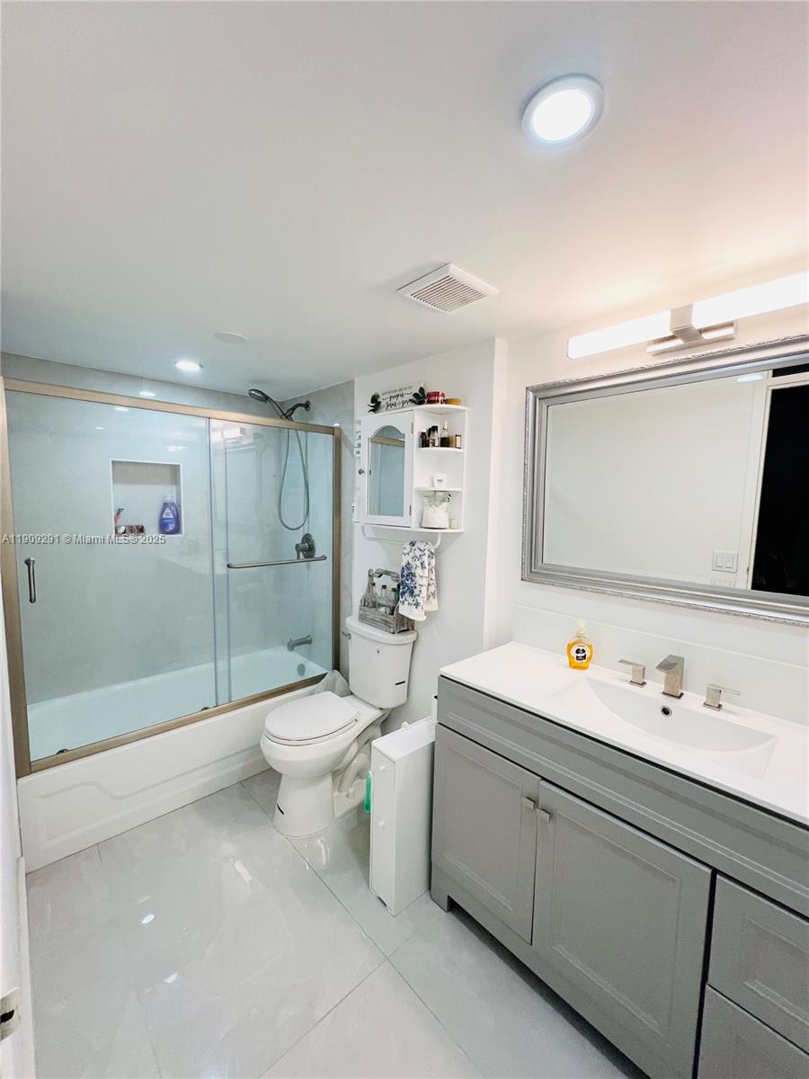 SANDS POINT CONDOMINIUM I - Residential
