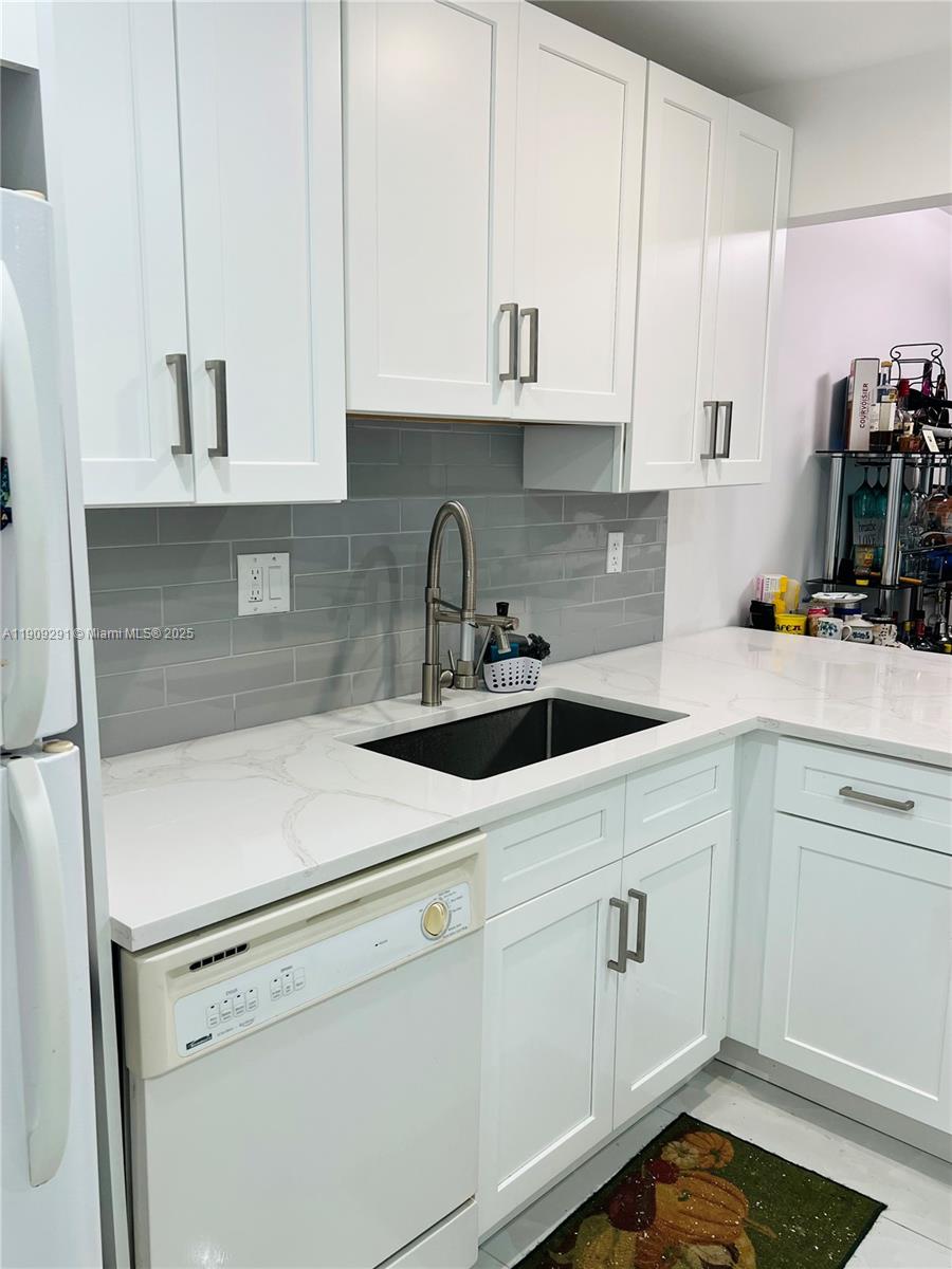 SANDS POINT CONDOMINIUM I - Residential