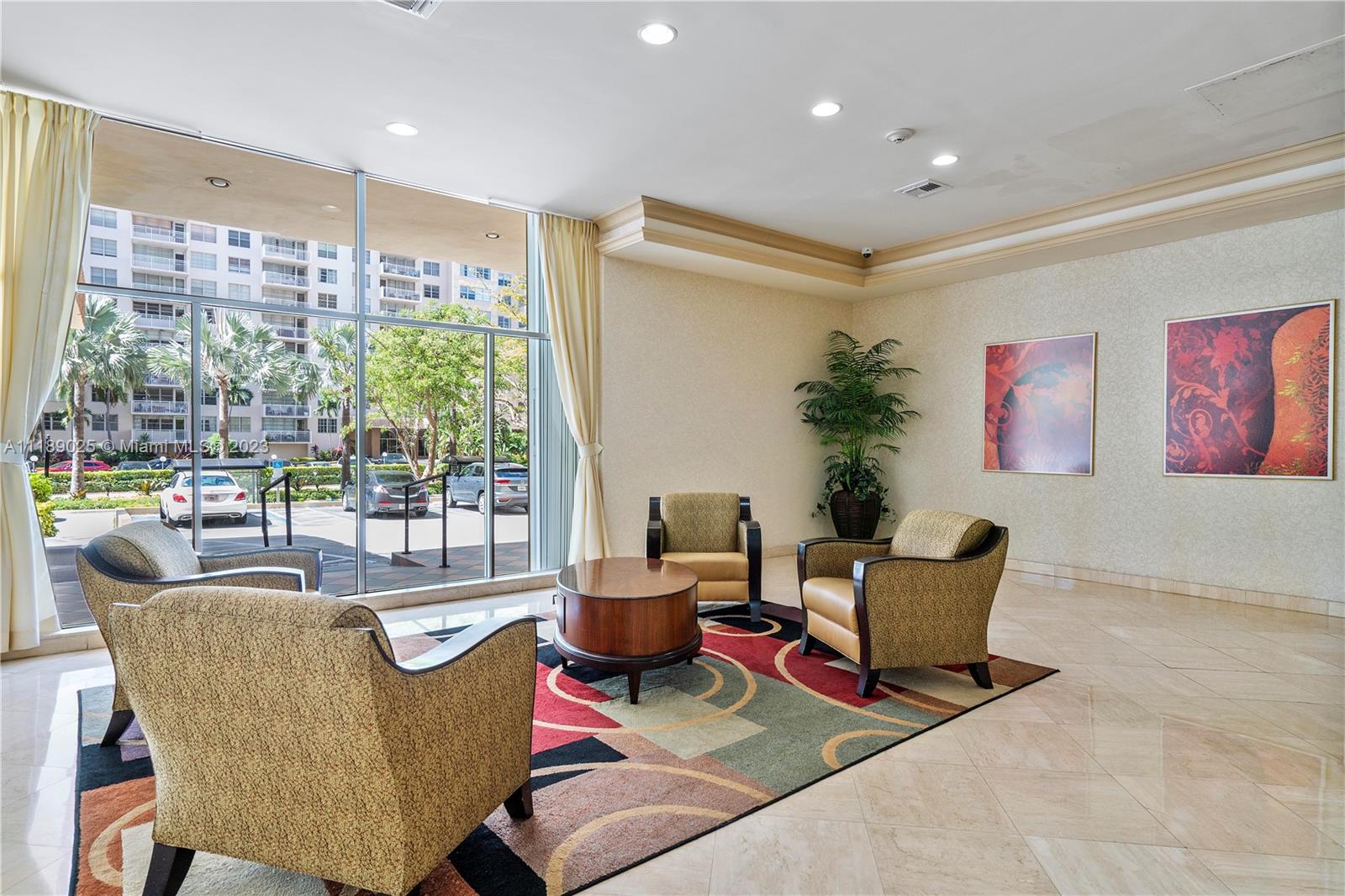 WINSTON TOWERS 200 - Residential