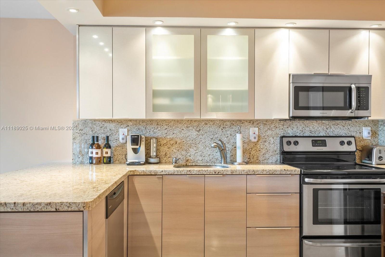 WINSTON TOWERS 200 - Residential
