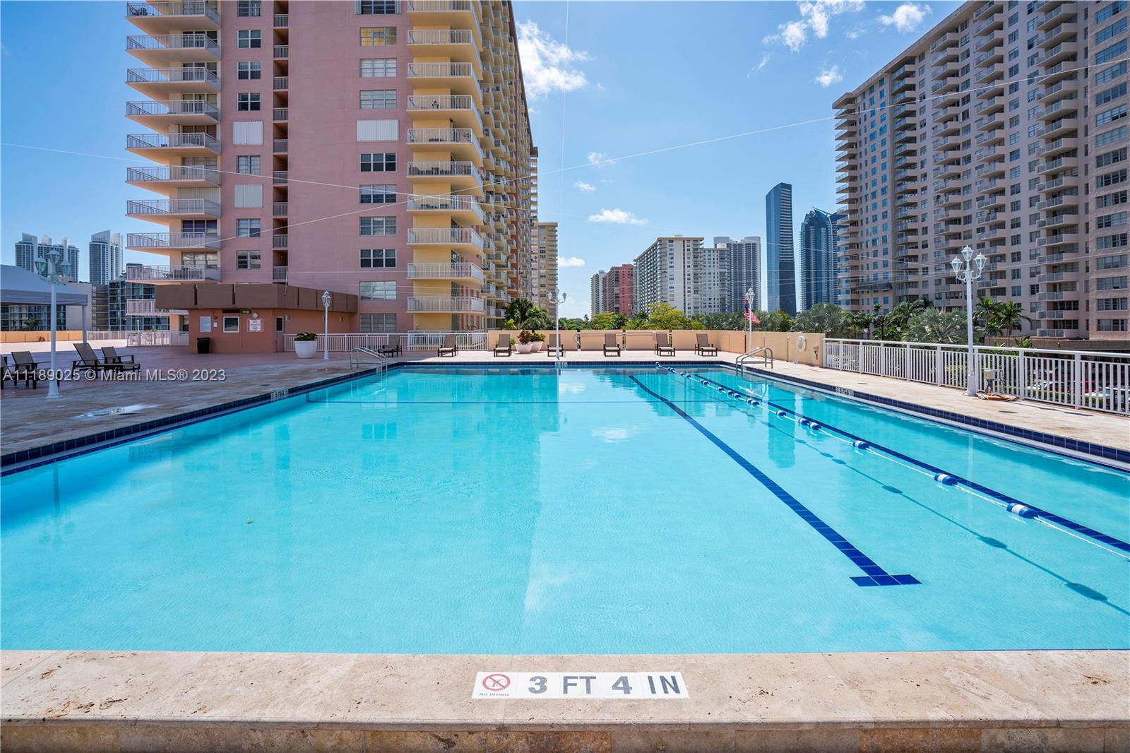 WINSTON TOWERS 200 - Residential