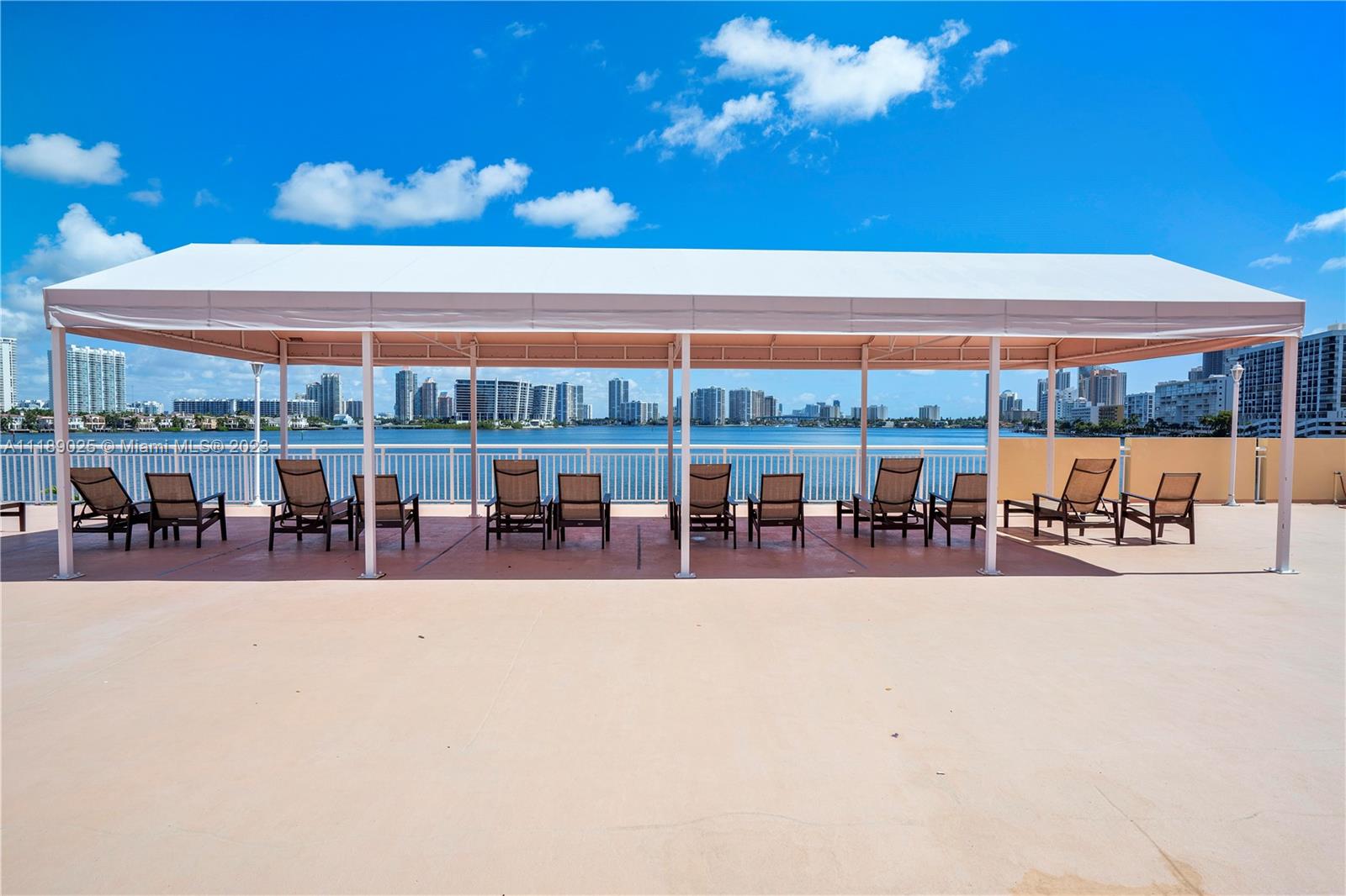 WINSTON TOWERS 200 - Residential