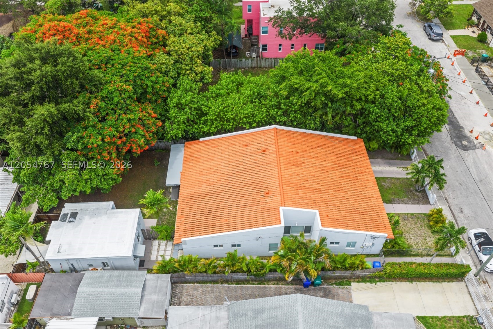 Exceptional duplex in the highly desirable West Brickell/Little Havana area, ideal for investors or
owner-occupants. The main residence offers 4 bedrooms, 3 bathrooms, plus a den/o??ice with a
spacious open-concept layout. The modern kitchen features quartz countertops, premium cabinetry,
designer backsplash, and a large island. Upgrades include impact windows and doors, two high efficiency A/C units, renovated bathrooms, and a large, fenced backyard with room for a pool. The
legal, separately metered 1-bedroom, 1-bath apartment features its own private entrance and patio,
offering excellent income potential and added flexibility for investors or owner-occupants. Additional
highlights include impact glass throughout, separate electric meters, 4 parking spaces, a fenced yard
with fruit trees, and a patio. Prime location is just minutes from Brickell, Downtown Miami, and major
highways, with easy access to the restaurants, cafés, nightlife, and cultural attractions of Calle Ocho.
A turnkey property in one of Miami's most sought-after neighborhoods.