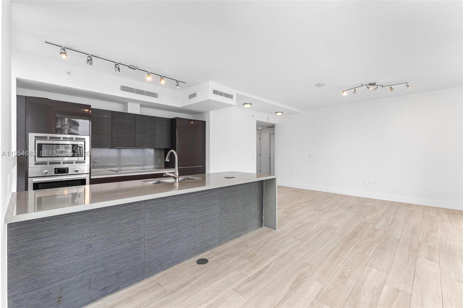 THE BOND (1080 BRICKELL) - Residential