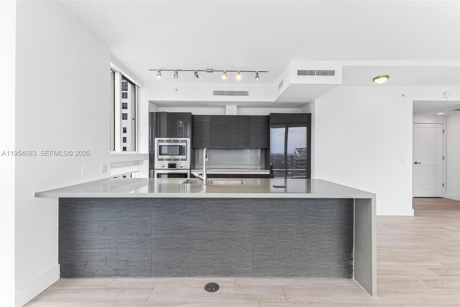 THE BOND (1080 BRICKELL) - Residential