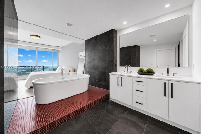 900 BISCAYNE BAY CONDO - Residential