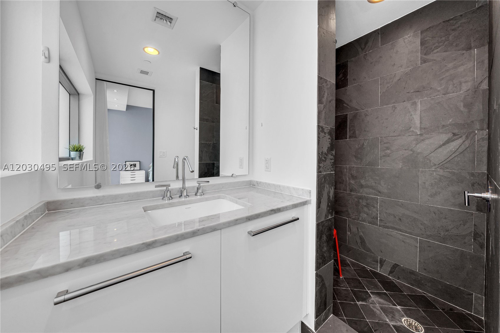 900 BISCAYNE BAY CONDO - Residential