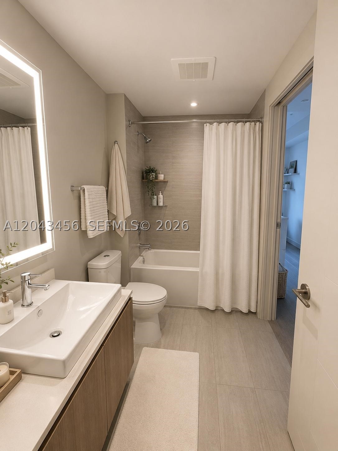 AVENTURA PARKSQUARE RESID - Residential Lease