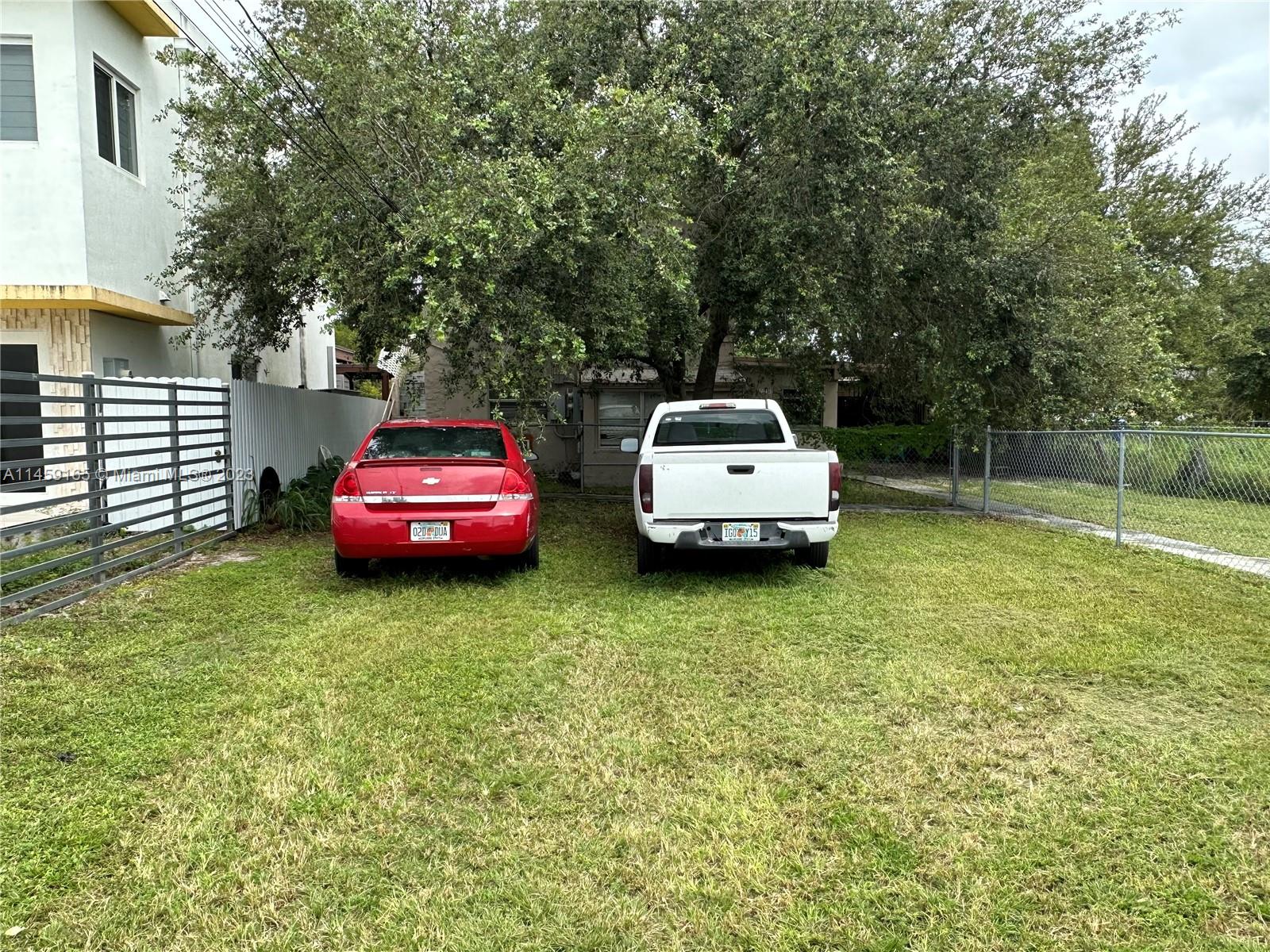UNBELIEVABLE OPPORTUNITY TO OWN A CASH COW DUPLEX WITH TWO BEDROOM/1 BATH PAYING WAY BELOW MARKET VALUE RENTS. $1500 EACH APARTMENT, VERY SPACIOUS APARTMENTS AND AMAZING LOCATION. WILL NOT LAST.
