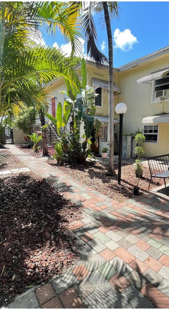 HOLLYWOOD - Residential Lease