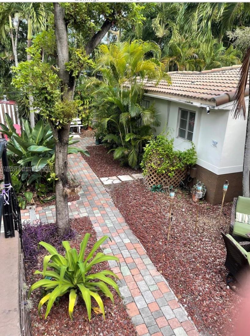 HOLLYWOOD - Residential Lease