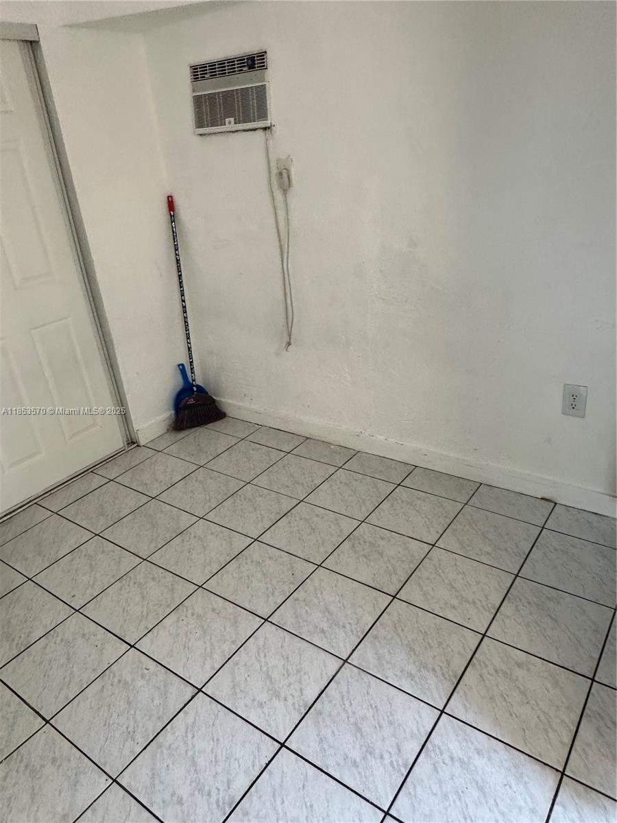 HOLLYWOOD - Residential Lease