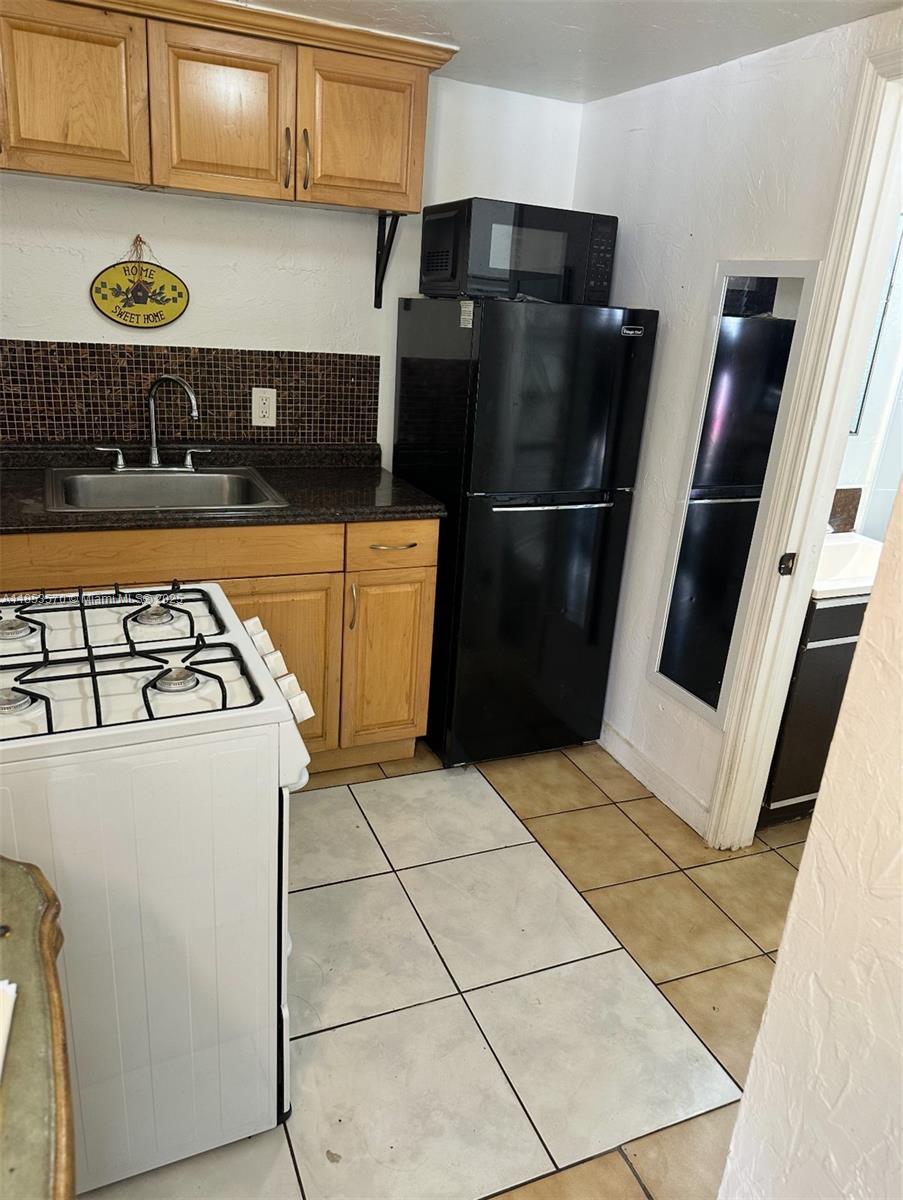 HOLLYWOOD - Residential Lease