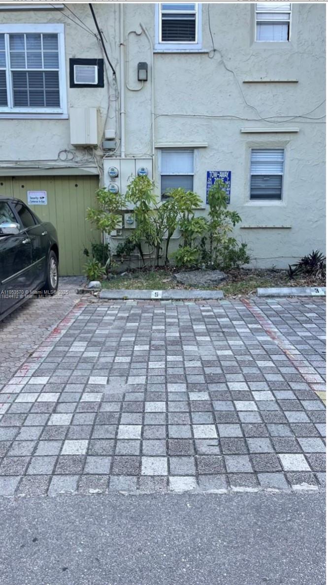 HOLLYWOOD - Residential Lease