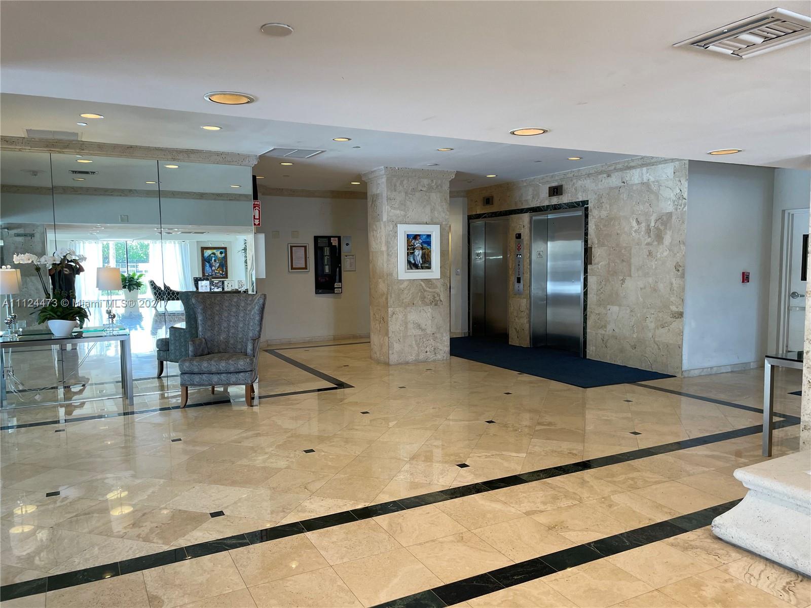 Excellent and amazing direct view of the Beach,views as well as magnificent city.
Walk to Restaurant , Shopping and to the amazing nightlife.
This unit is clean and has excellent south east beach.
Owner is ready to sell and is motivated. Easy to show call