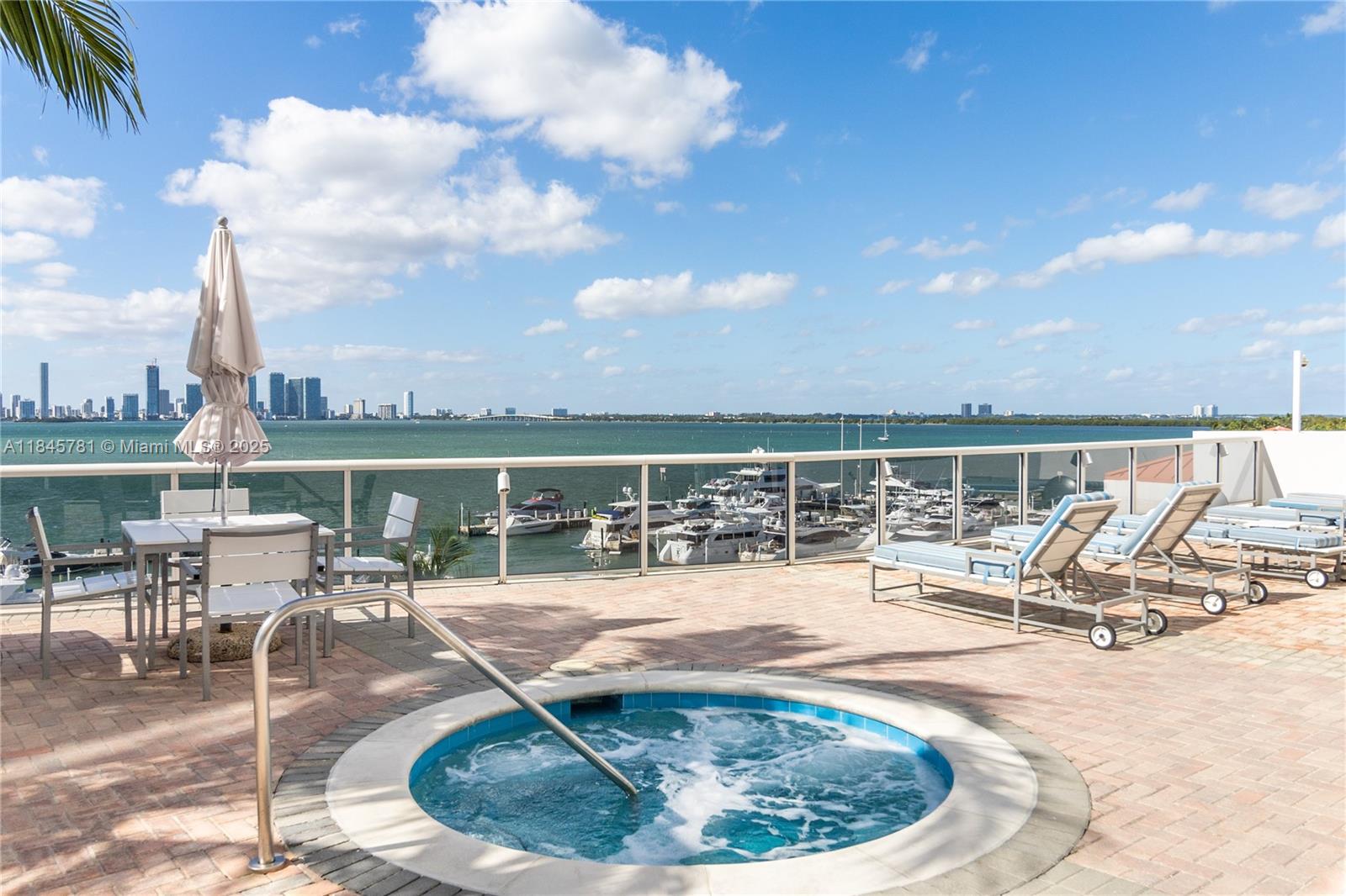 SUNSET HARBOUR SOUTH COND - Residential