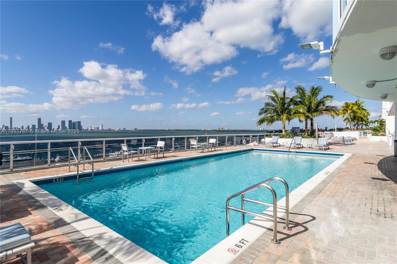 SUNSET HARBOUR SOUTH COND - Residential